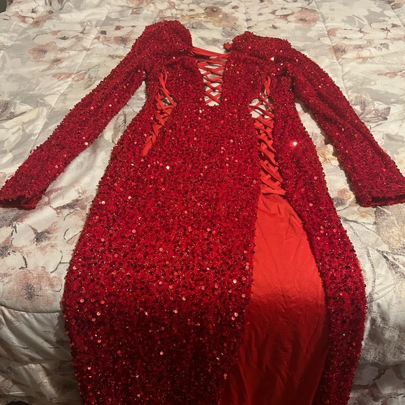 Red sequins long sleeve with a side split - Picture 2 of 2